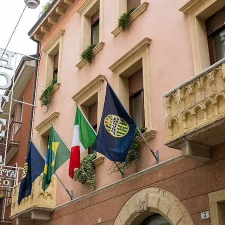 فندق Giulietta E Romeo ***s 3*